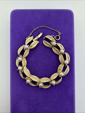 💛 Vintage Coro Gold Plated Faux Pearl Link Bracelet | 1950s Glamour
